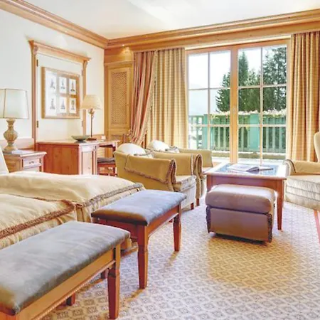 Hotel Alpin Sacher 5*