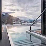 Hotel Alpin Sacher 5*